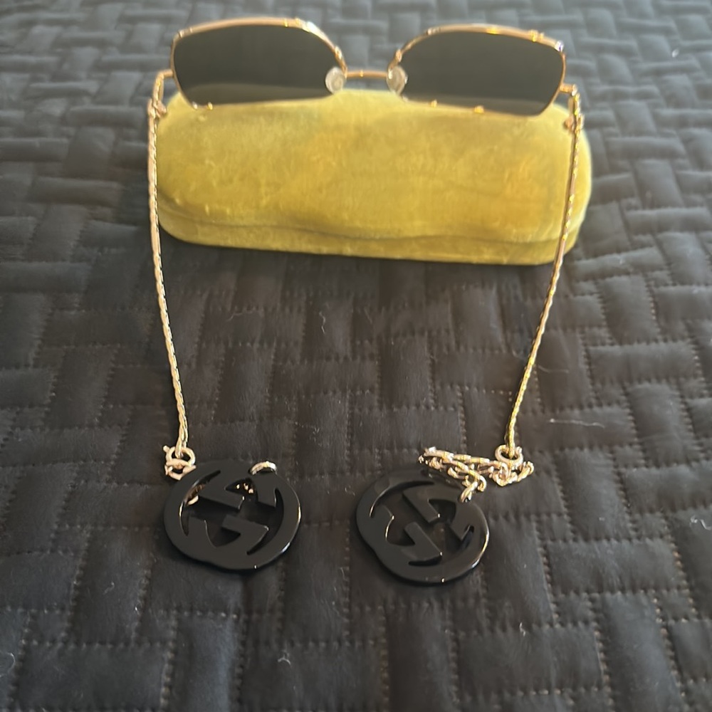 Gucci Sunglasses with Chain - Picture 2 of 4